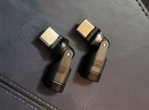 USBタイプCプラグ（USB-C 充電アダプター 240W 90度・180度 角度調整可能）の新旧比較と注意事項